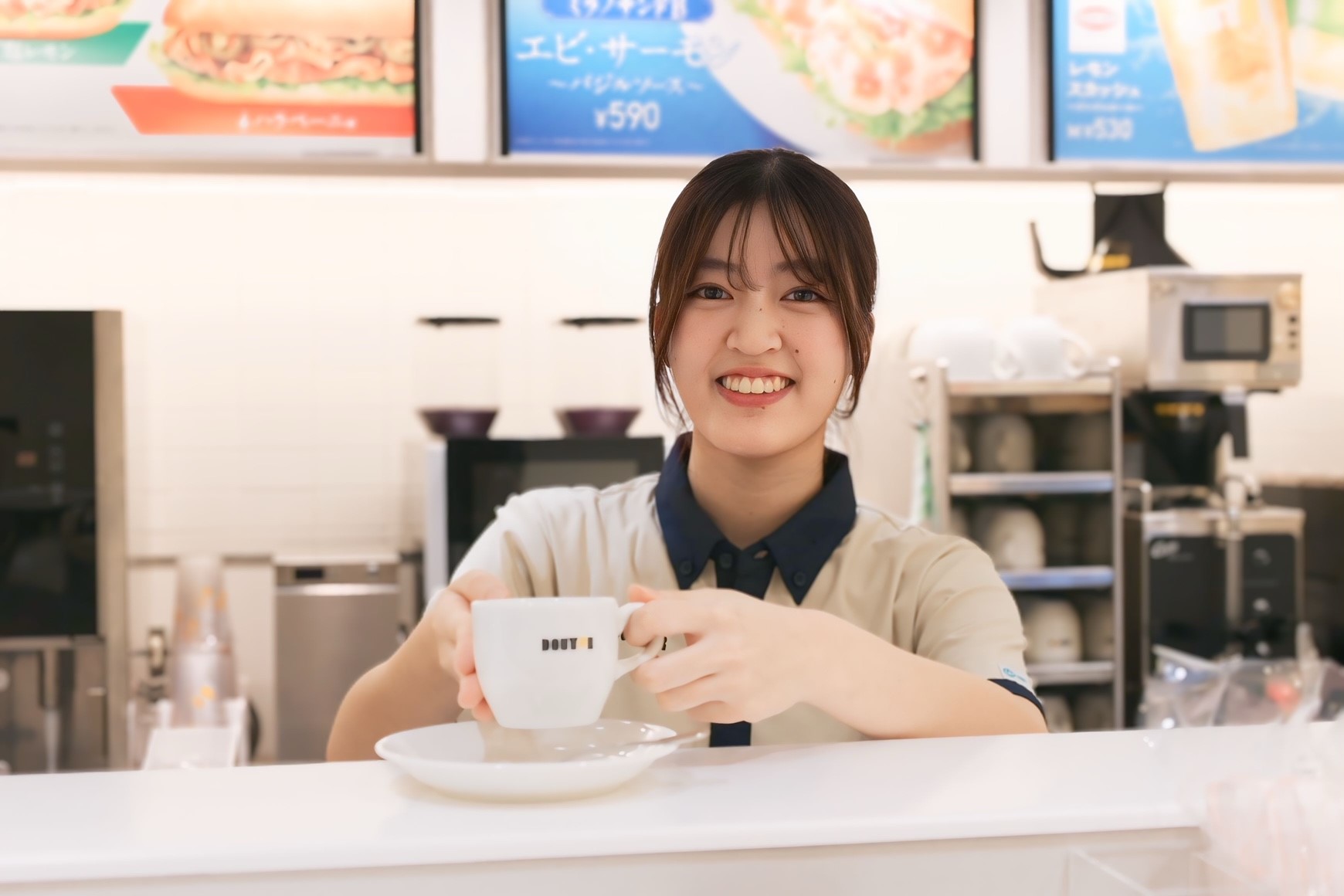 プライム上場企業でカフェの店舗運営／未経験から接客、コーヒーの知識を基本から学べます！